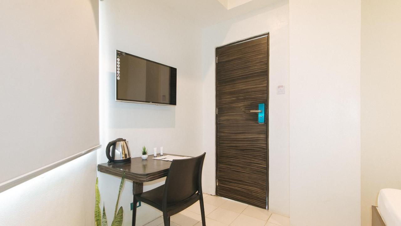 Urbanview At San Antonio'S Place Sampaloc Манила Экстерьер фото