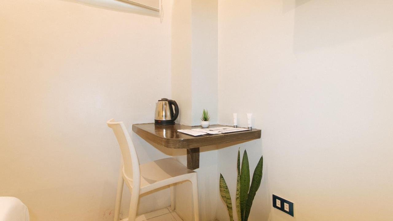 Urbanview At San Antonio'S Place Sampaloc Манила Экстерьер фото