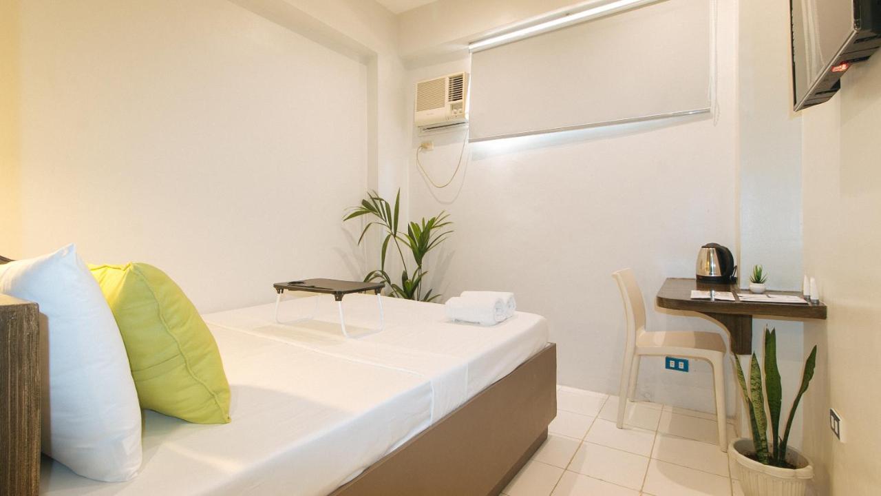 Urbanview At San Antonio'S Place Sampaloc Манила Экстерьер фото